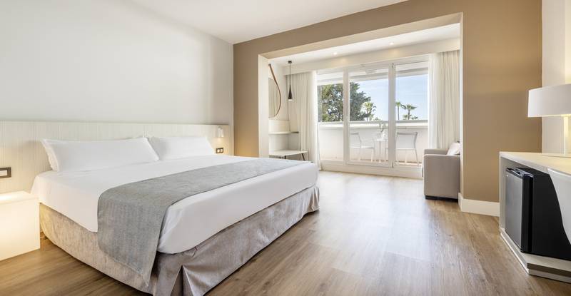 Habitación doble xl Hotel ILUNION Islantilla Huelva